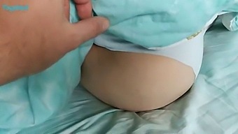 Acordando Minha Meia-Irmã Com Um Enorme Dildo Em Pov