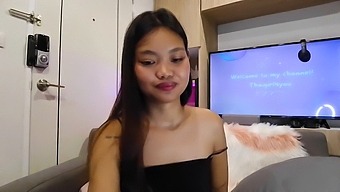 Abby2634'S Live Webcam Show Features A Wet Pussy