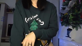 Anna, The Seductive Stepsister, Gives A Steamy Blowjob And Creampie As A Christmas Gift