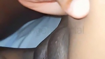 我在邻居的阴道里射精,继续和她做爱