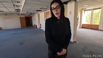 A Real Estate Agent Cheats On Her Boyfriend And Gets Anal Sex During A Fake Client Visit In A Hotel