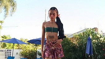 小巧的公主和巨大的怪物之间的跨种族遭遇